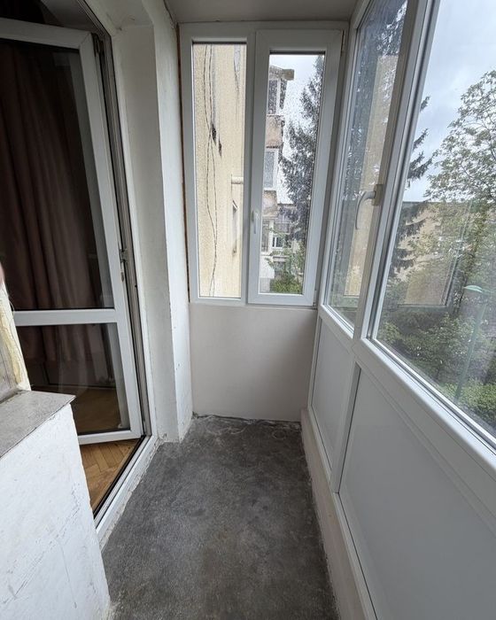 Inchiriez apartament de bucatarie si 2 camere