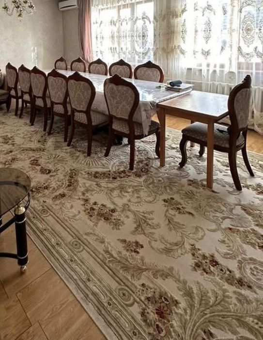 Стол со стульями