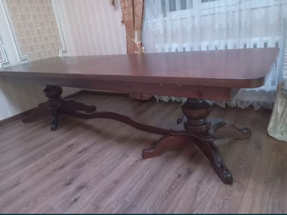 Срочно продается стол из дуба