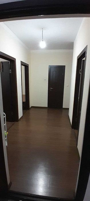 Sergili 10 xudud 3 xona 5 qavat 8 qavatlik uy 75 kv  UY Tezda sotiladi