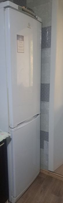 Холодильник " Indesit"