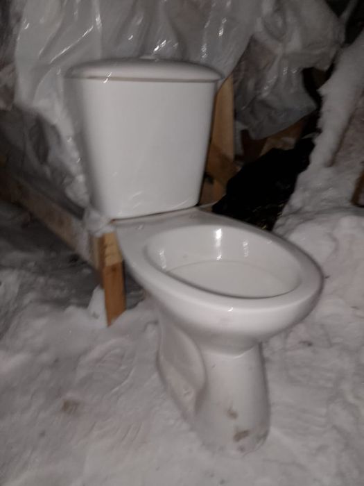 Продаём Б/У Унитаз.