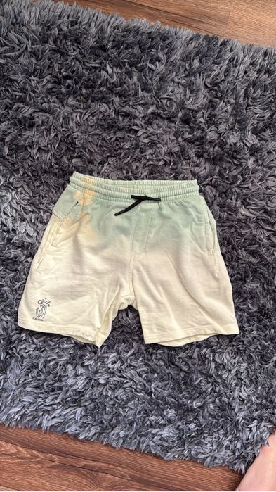 1 Tricou 2 pantalon scurt Zara 122 cm ( 6/7 ani) Pret : 39 lei