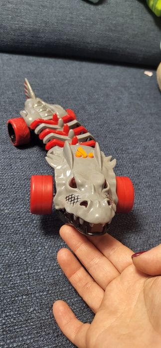 Vand masinute hotwheels mutant functionale si stare buna