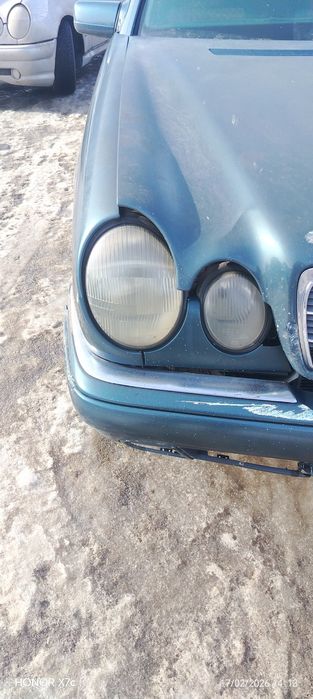 Мерс 210  одна пара правая