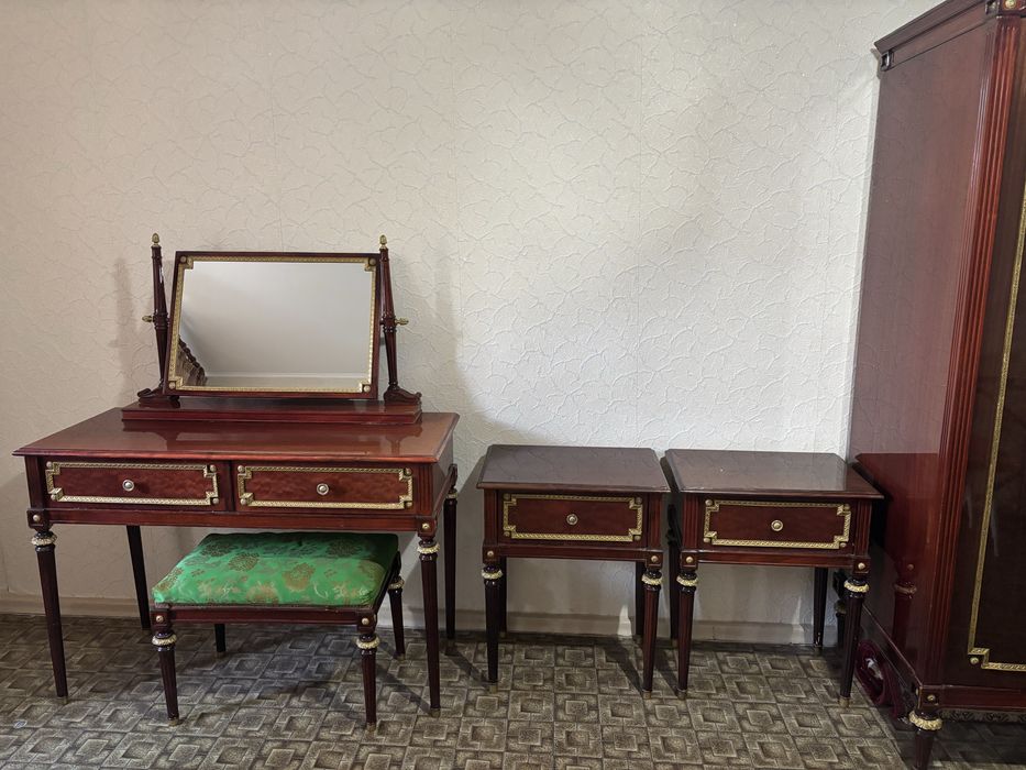 Продам спальный гарнитур людовик 16