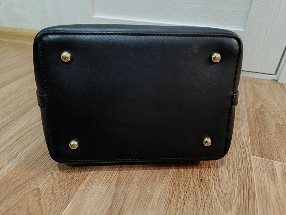 Женская сумка с ручками