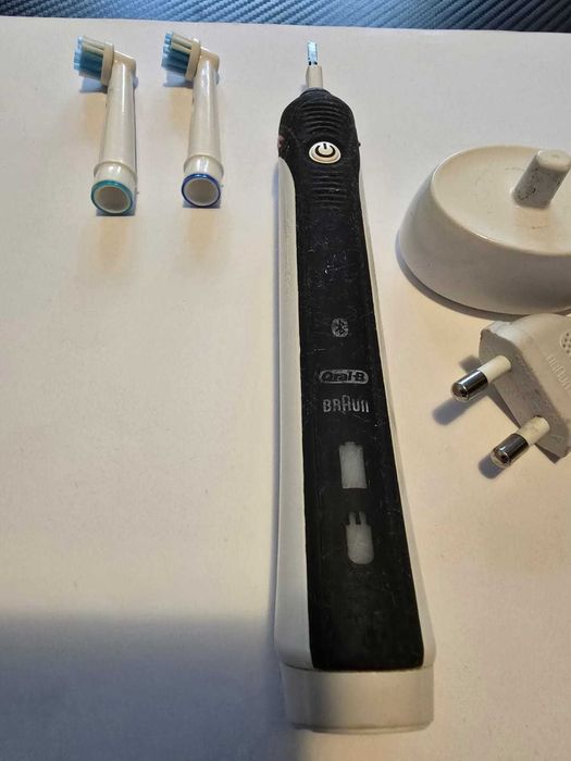 Periuță de dinți electrică Oral-B 3767 + încărcător + 2 capete de rez.