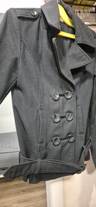 Късо вълнено палто