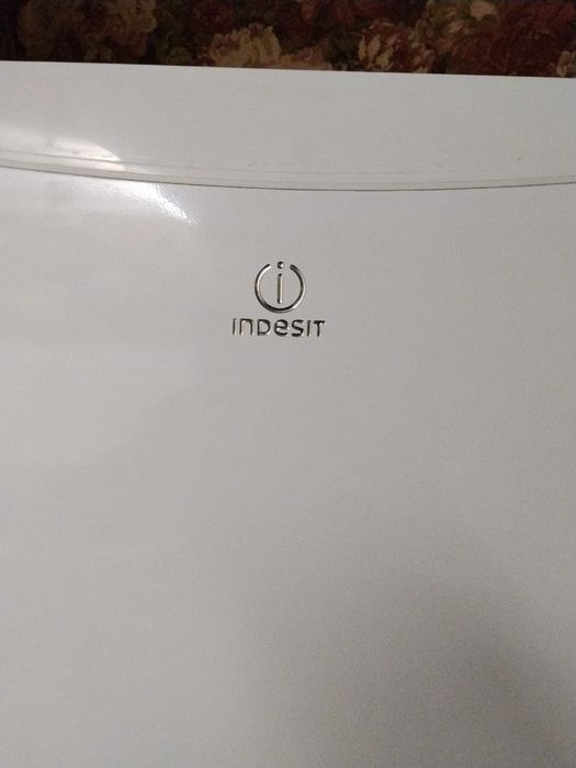 Холодильник InDESIT