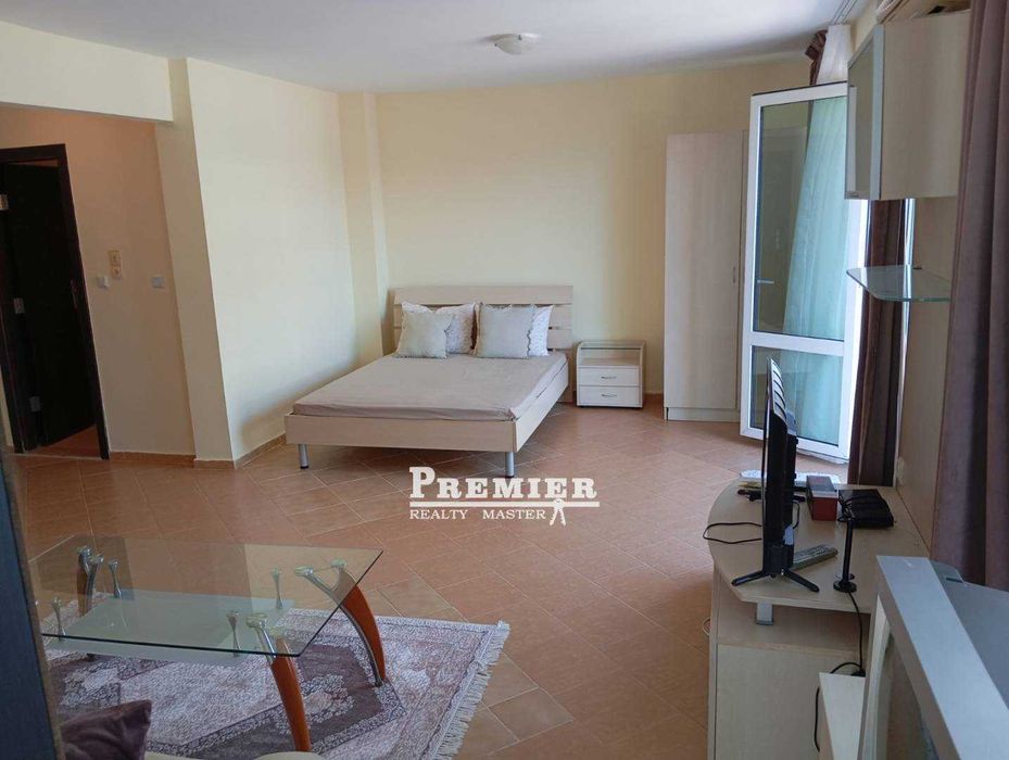 Предлагаме за продажба просторно студио в жилищна сграда