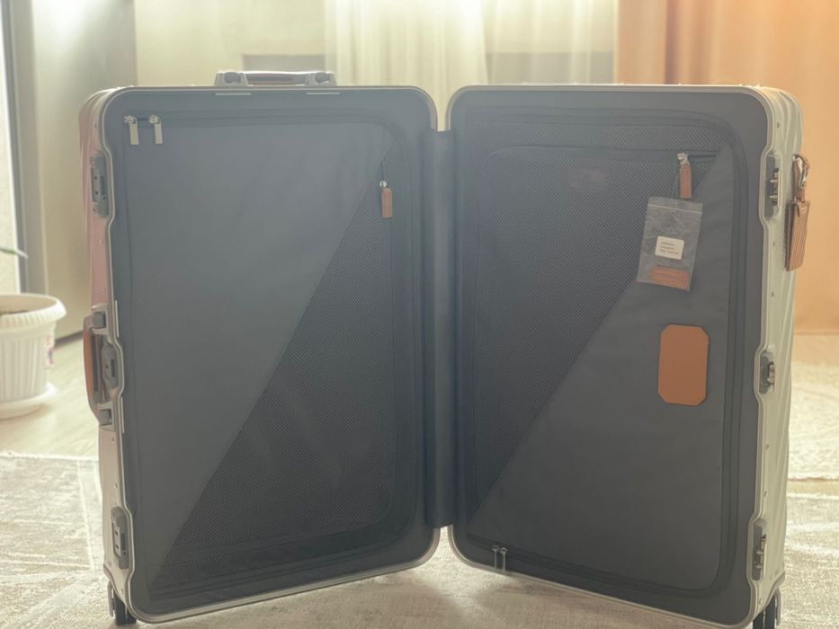 Продам чемодан  TUMI , размер L