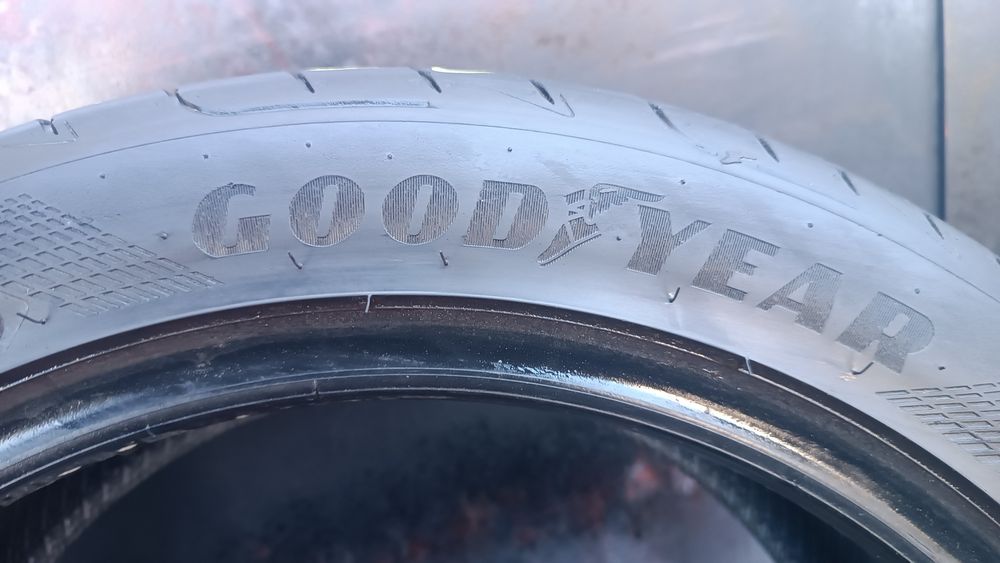 225/45/17 Goodyear Дот 1622