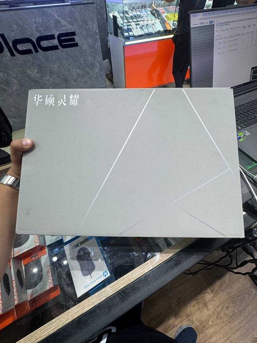 Asus Zenbook UM3406KA350 14" OLED 120Hz Ryzen AI 7 H350 1 TB 32GB DDR5