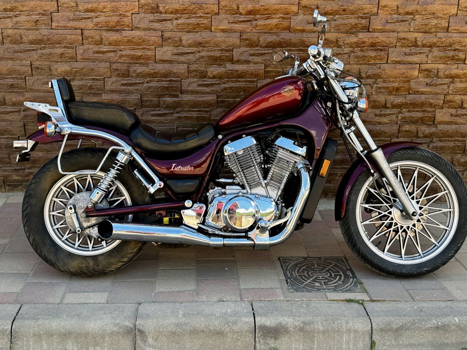 Suzuki Intruder VS 700