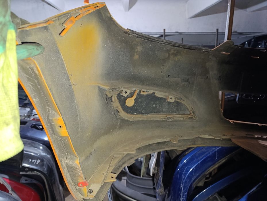 Бампер передний на Опель Астра Н