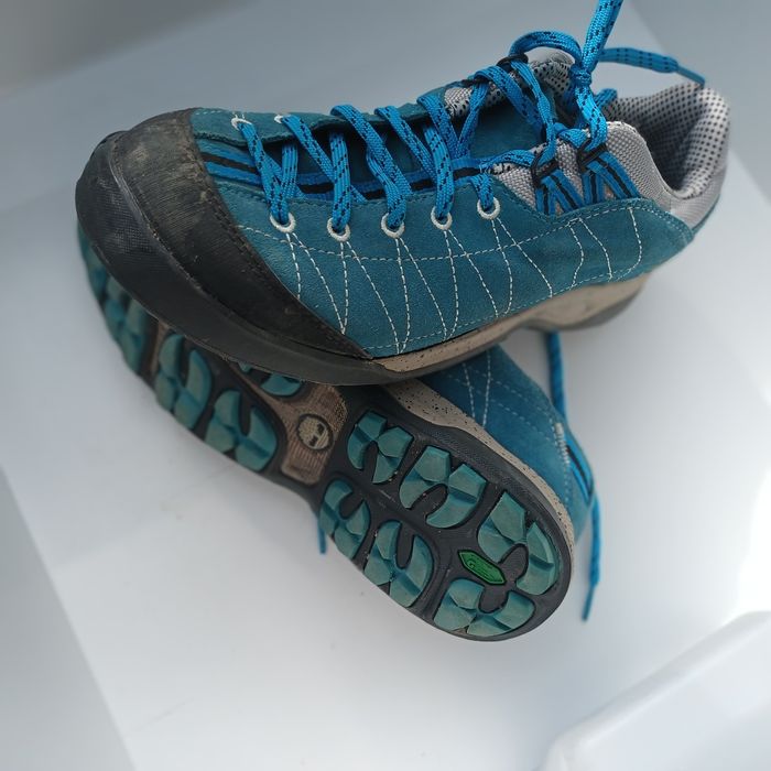 Маратонки и туристически обувки