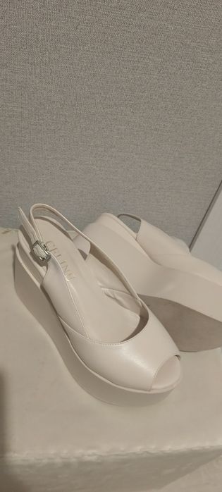 Кожаные босоножки