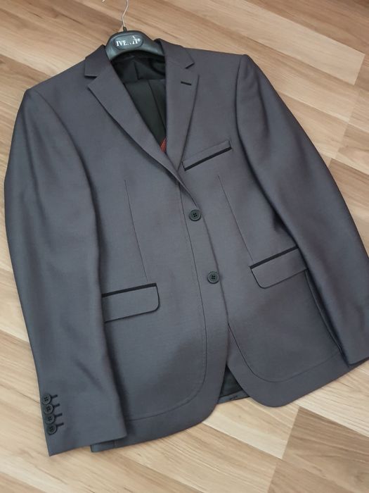 Елегантен мъжки костюм