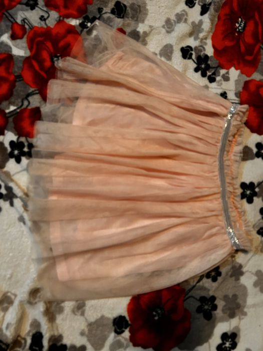 Fustă pentru fetițe cu vârsta cuprinsă între 9 și 10 ani.