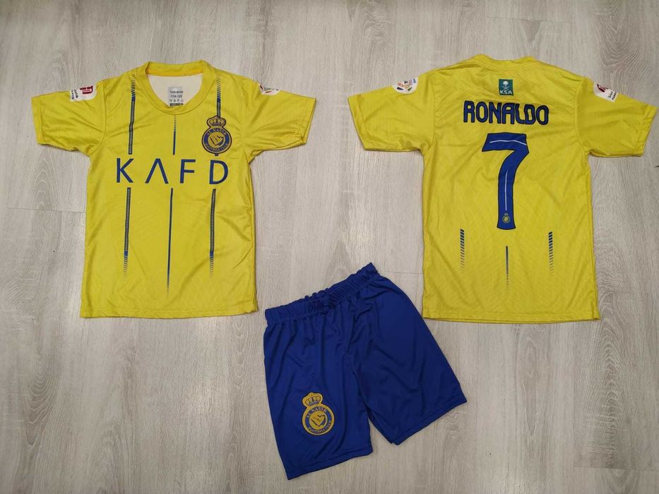 Екип Роналдо жълт 2024 с калци детско от 4 до 16г