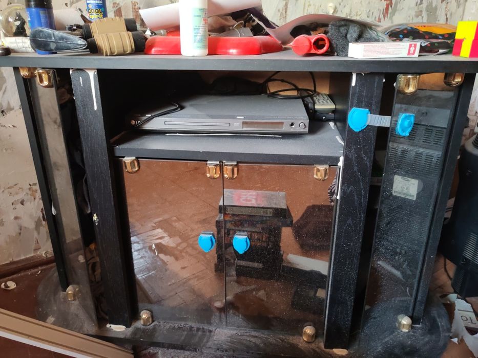 Продам тумбу под телевизор