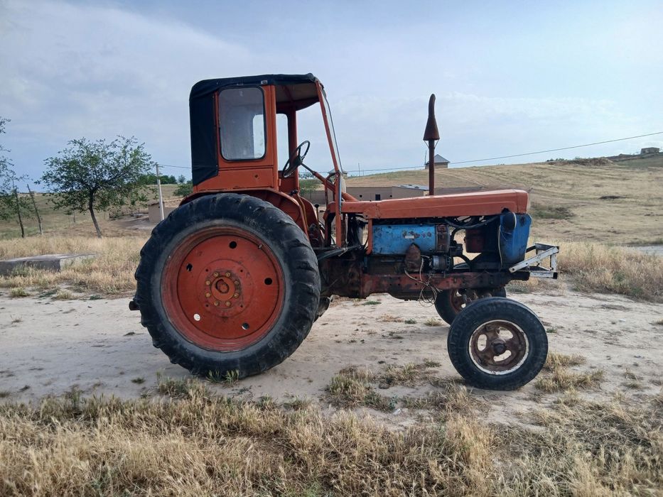 Traktor 28 va tilichka sotiladi narxi 40 million soʻm. Radnoy