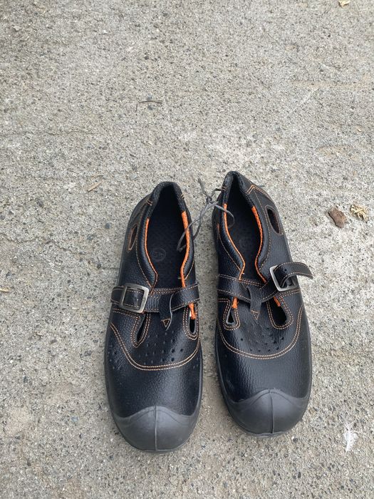 Продам рабочую обувь