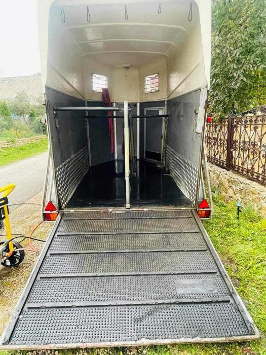 Vand remorca de caii