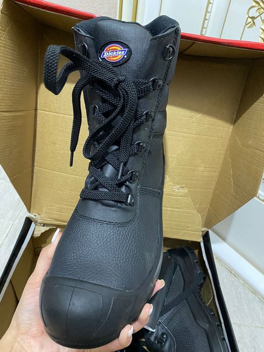 Спец ботинка срочно продам