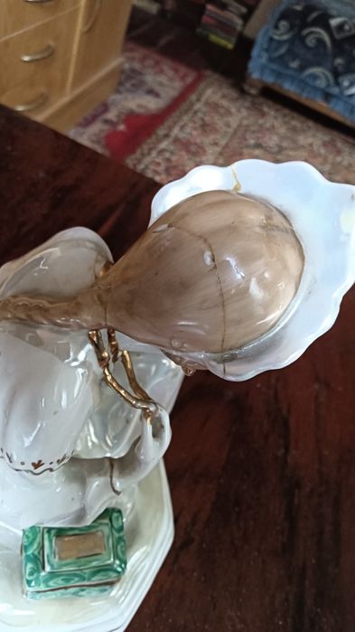 Посуда. Старинная статуэтка.