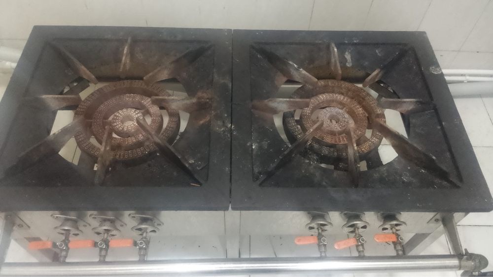 Продаю газовую плиту