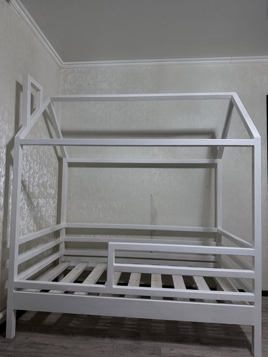 Продаю детскую кроватку