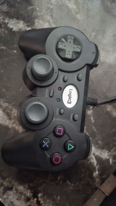 Controller / Gamepad Logic3 PS2 / PS1 - Cu fir, perfect funcţional