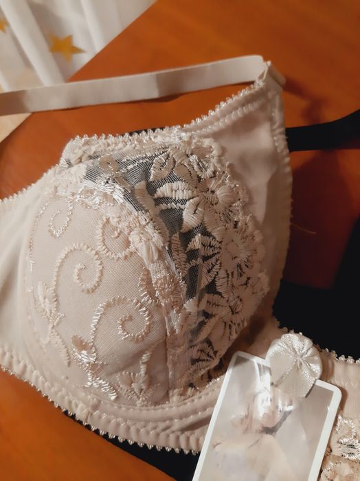 Продам новые бюстгальтера.