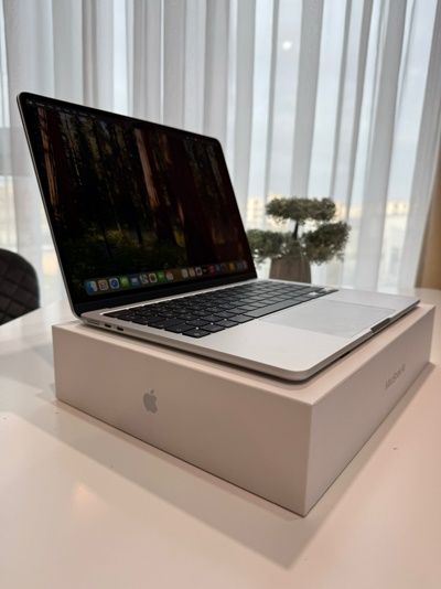 Като Нов MacBook Air M4 16GB RAM 256GB Гаранция