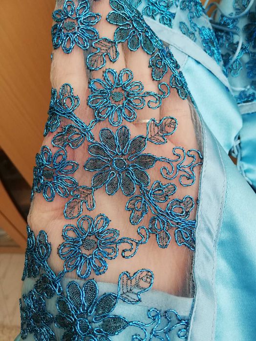 Чисто нова бална рокля