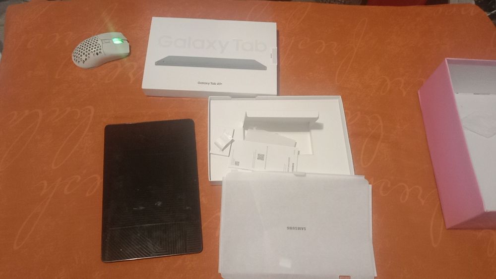 Срочно Планшет Самсунг таб 9а