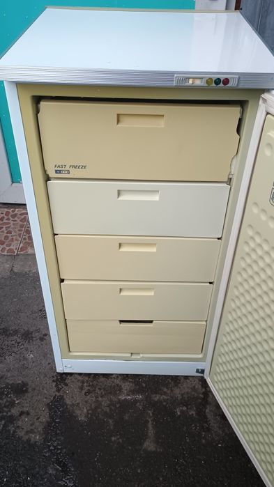 Congelator Arctic 5 rafturi.Asigur Transport București și Ilfov
