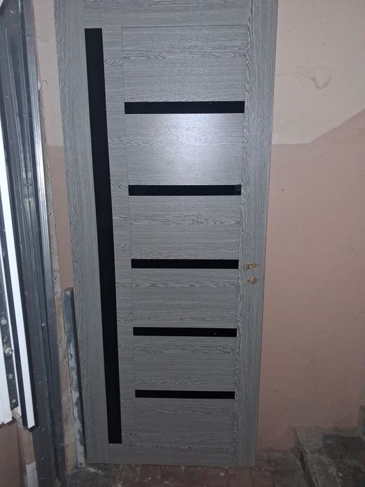 Продаются дверь межкомнатная  б/у . без замка