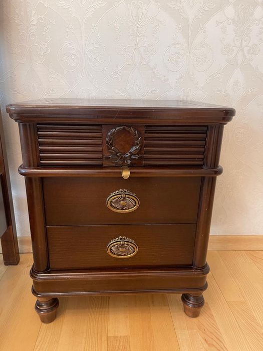 Прикроватные тумбы