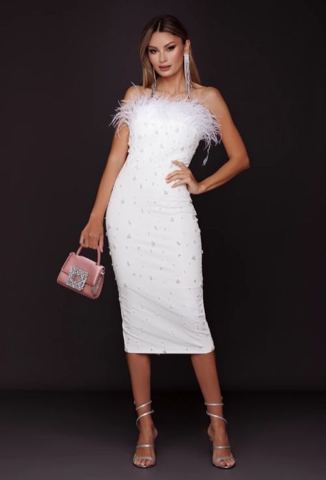 Vând rochie alba cununie.‼️cu perle și pene