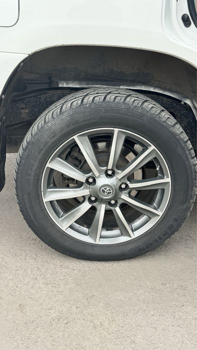 Toyota Land Cruiser 200