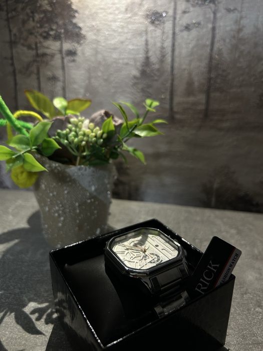 Продам стильные часы Rick