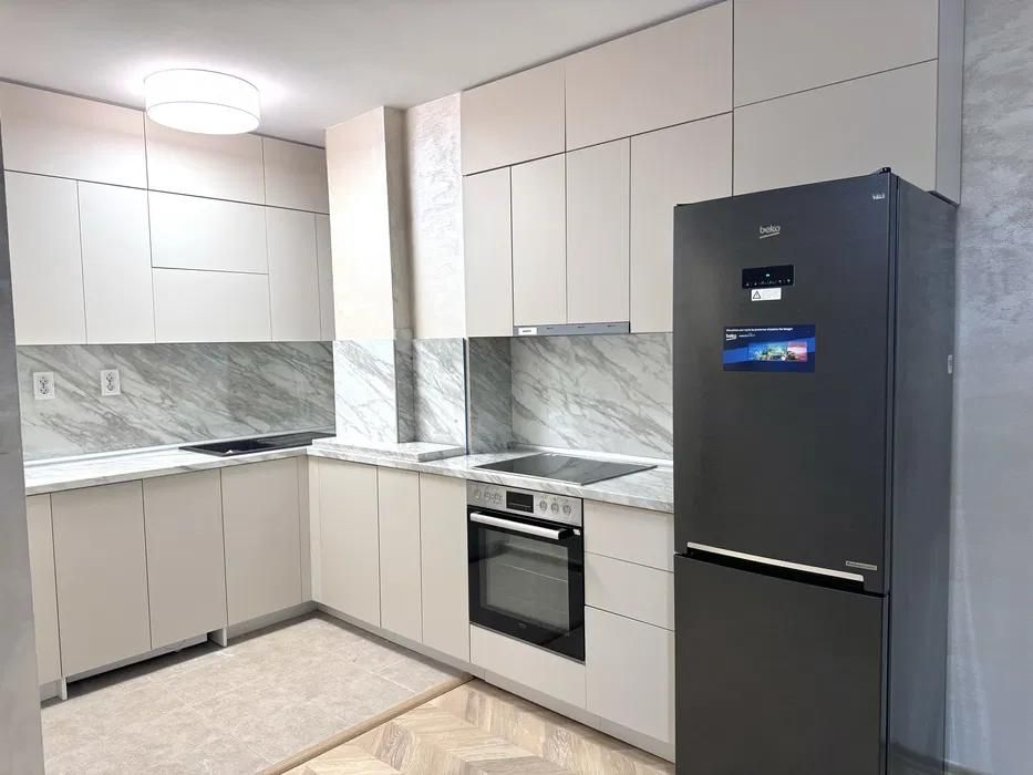 Дава се под наем Двустаен апартамент в Бургас, Меден рудник - зона А - 65 кв.м за 382.5 € - Снимка #1