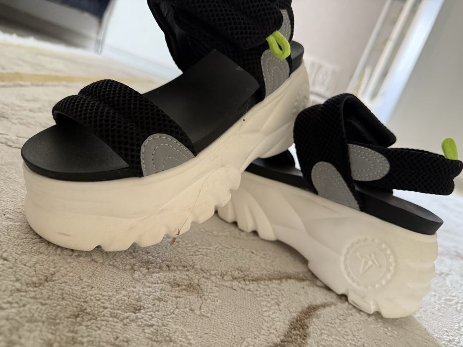 Сандали стильные. Новый.