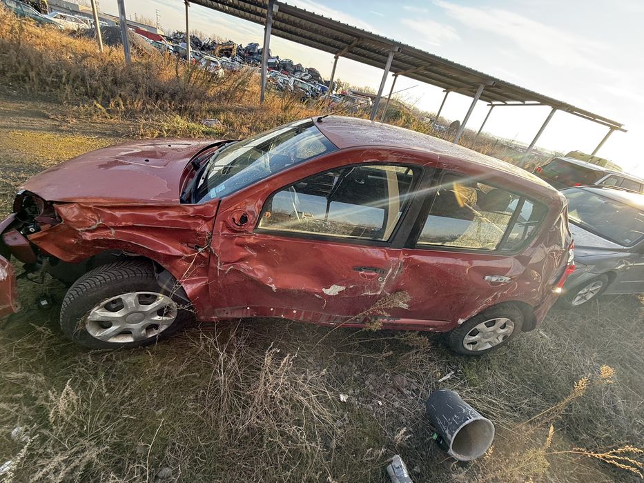 Dacia Sandero 1.6 на части