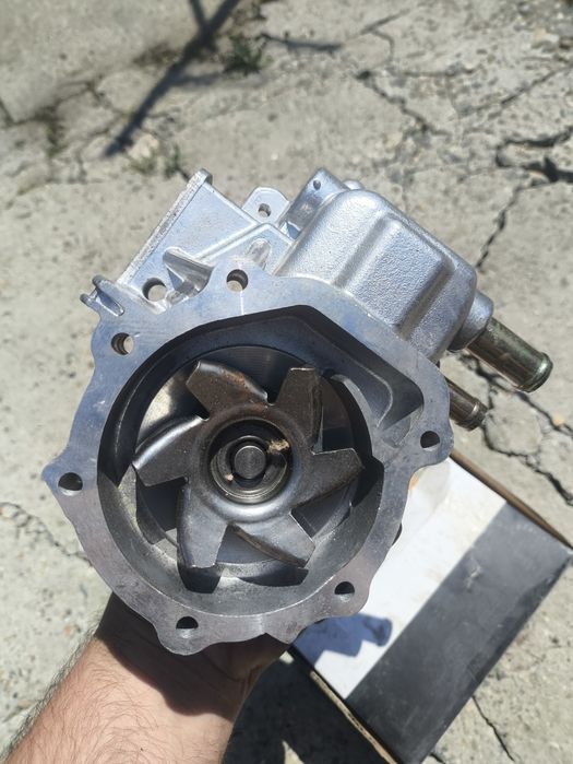 Продам помпу и ролик Subaru