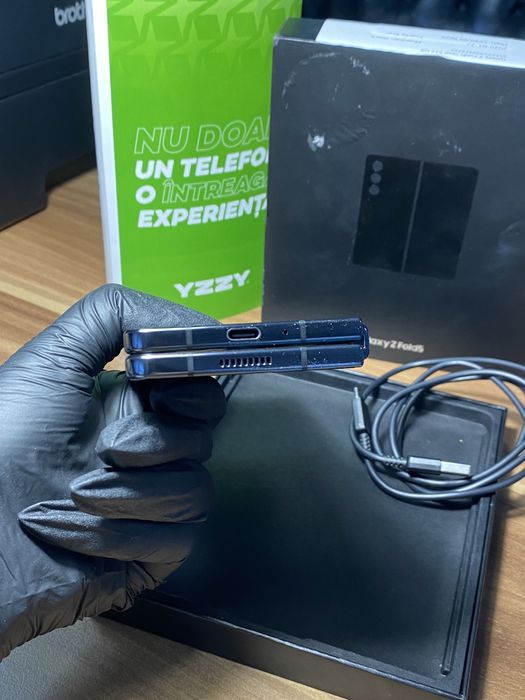 Samsung Galaxy Z Fold5 • 512 GB • Phantom Black