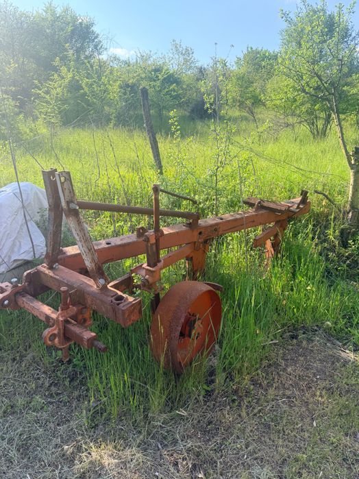 Продава се Плуг 3x45 Руски
